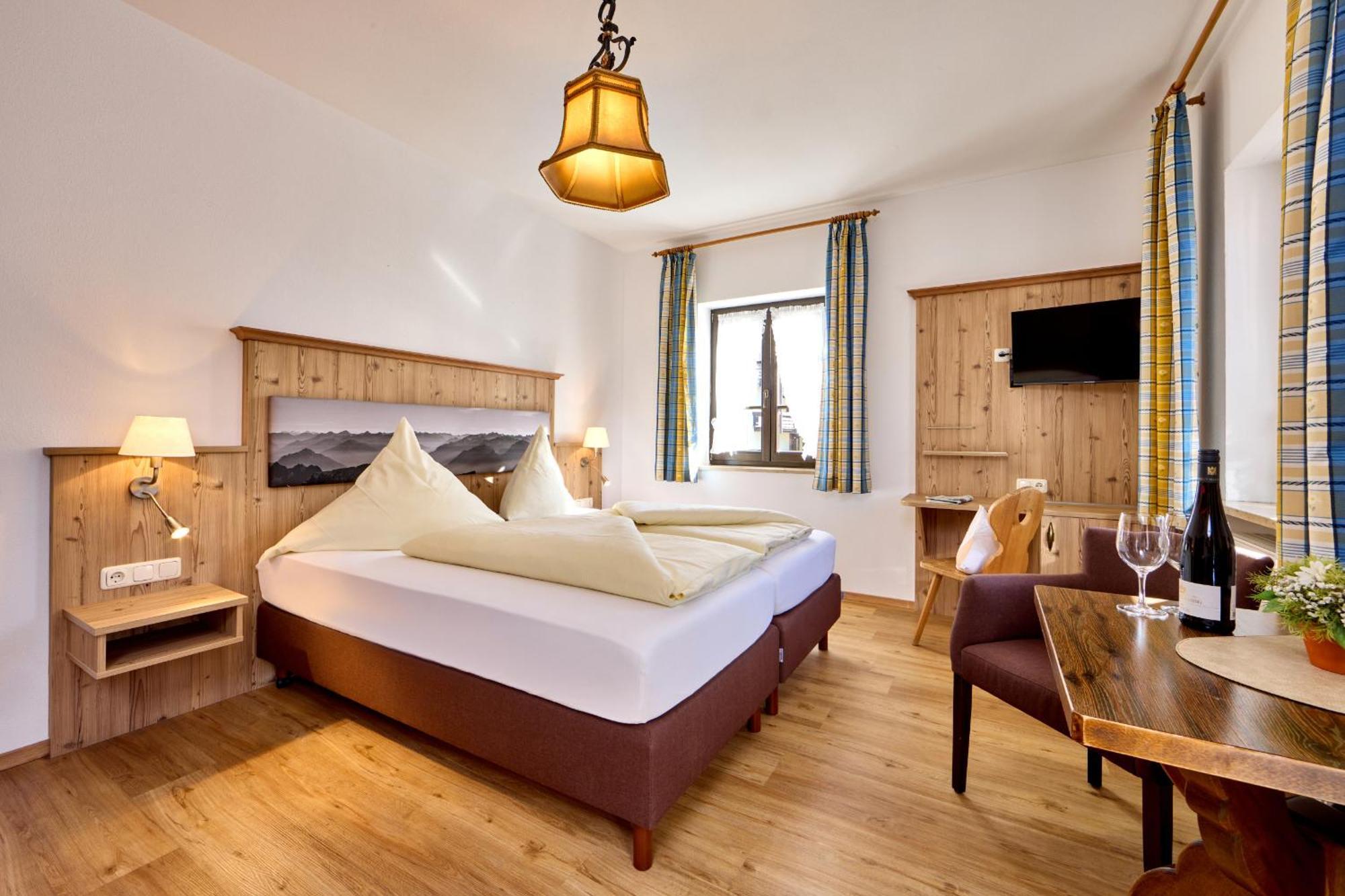 Hotel Drei Mohren การ์มิช-พาร์เทนเคียร์เชน ภายนอก รูปภาพ