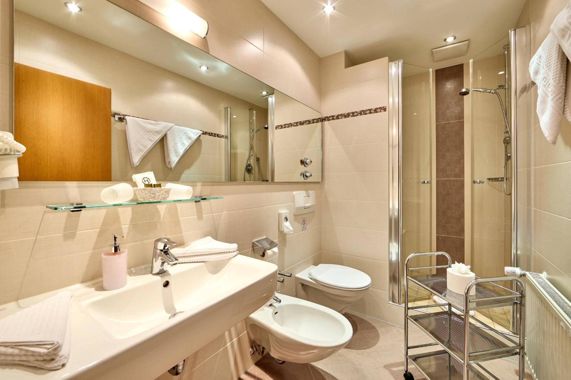 Hotel Drei Mohren การ์มิช-พาร์เทนเคียร์เชน ห้อง รูปภาพ