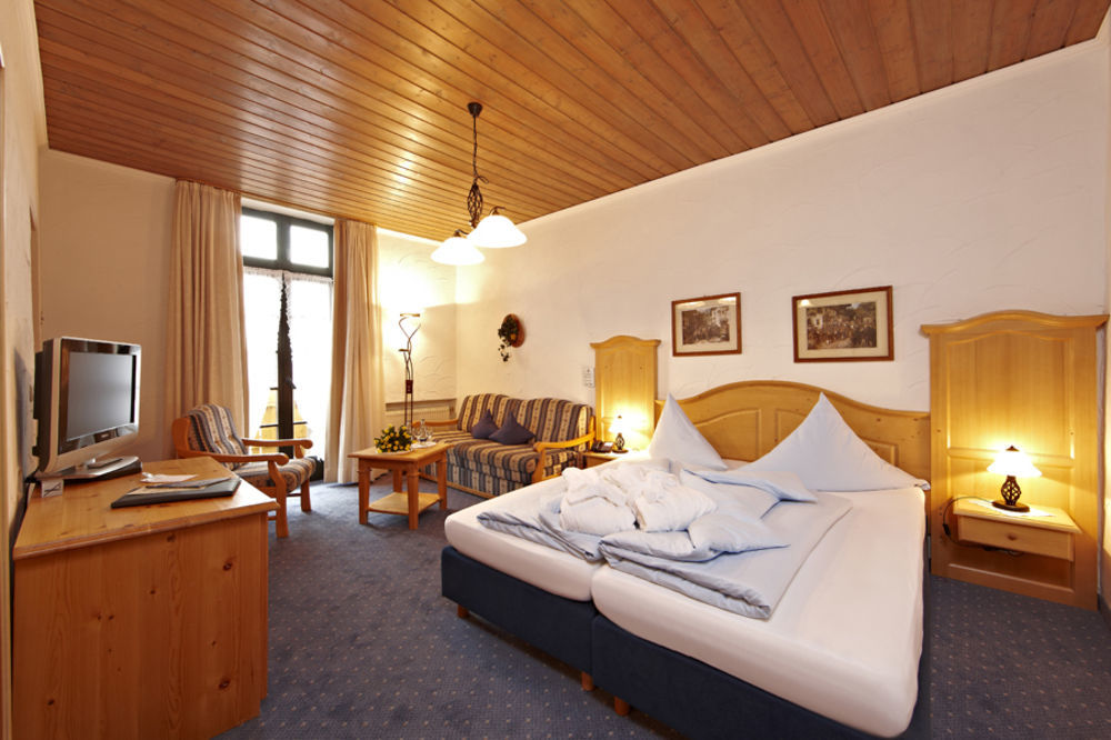 Hotel Drei Mohren การ์มิช-พาร์เทนเคียร์เชน ภายนอก รูปภาพ
