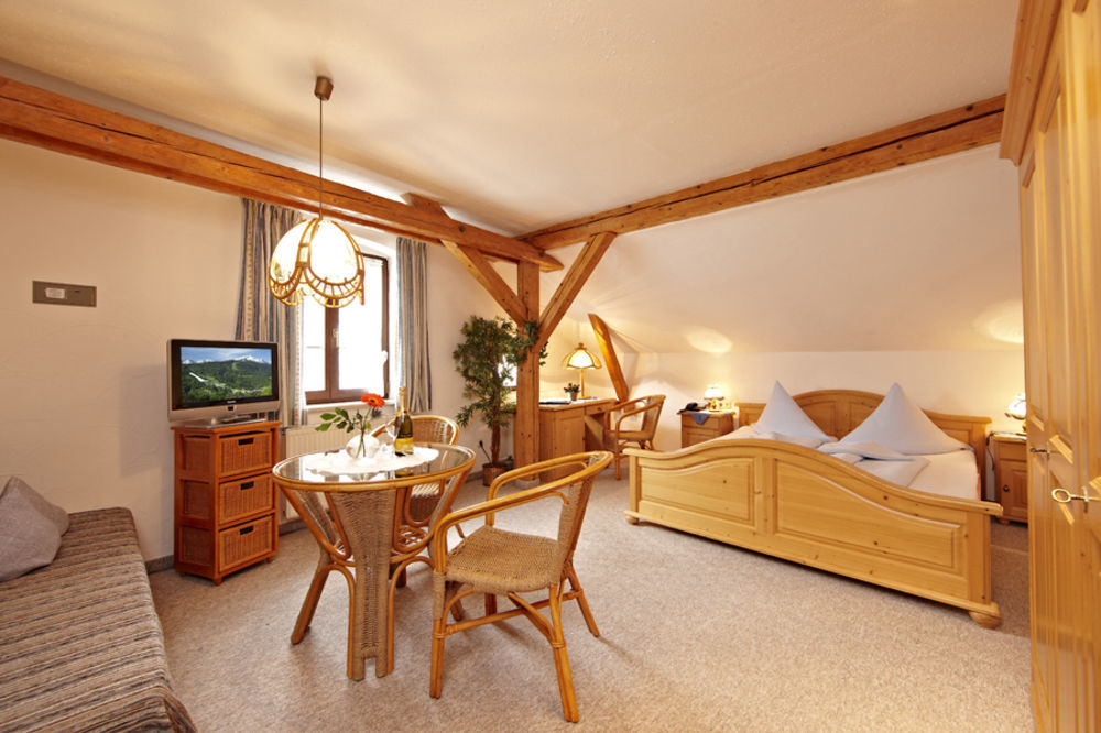 Hotel Drei Mohren การ์มิช-พาร์เทนเคียร์เชน ภายนอก รูปภาพ